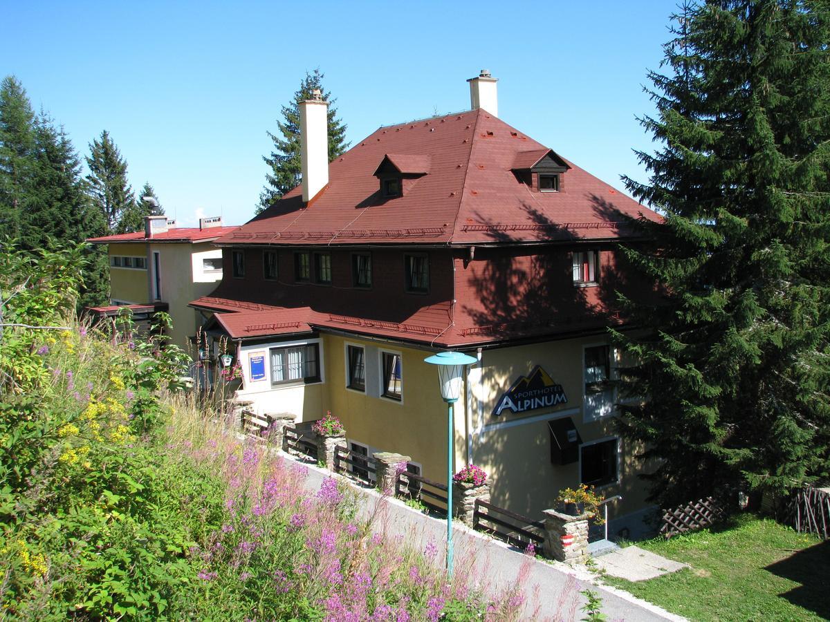 Hotel Alpinum Treffen Exterior photo