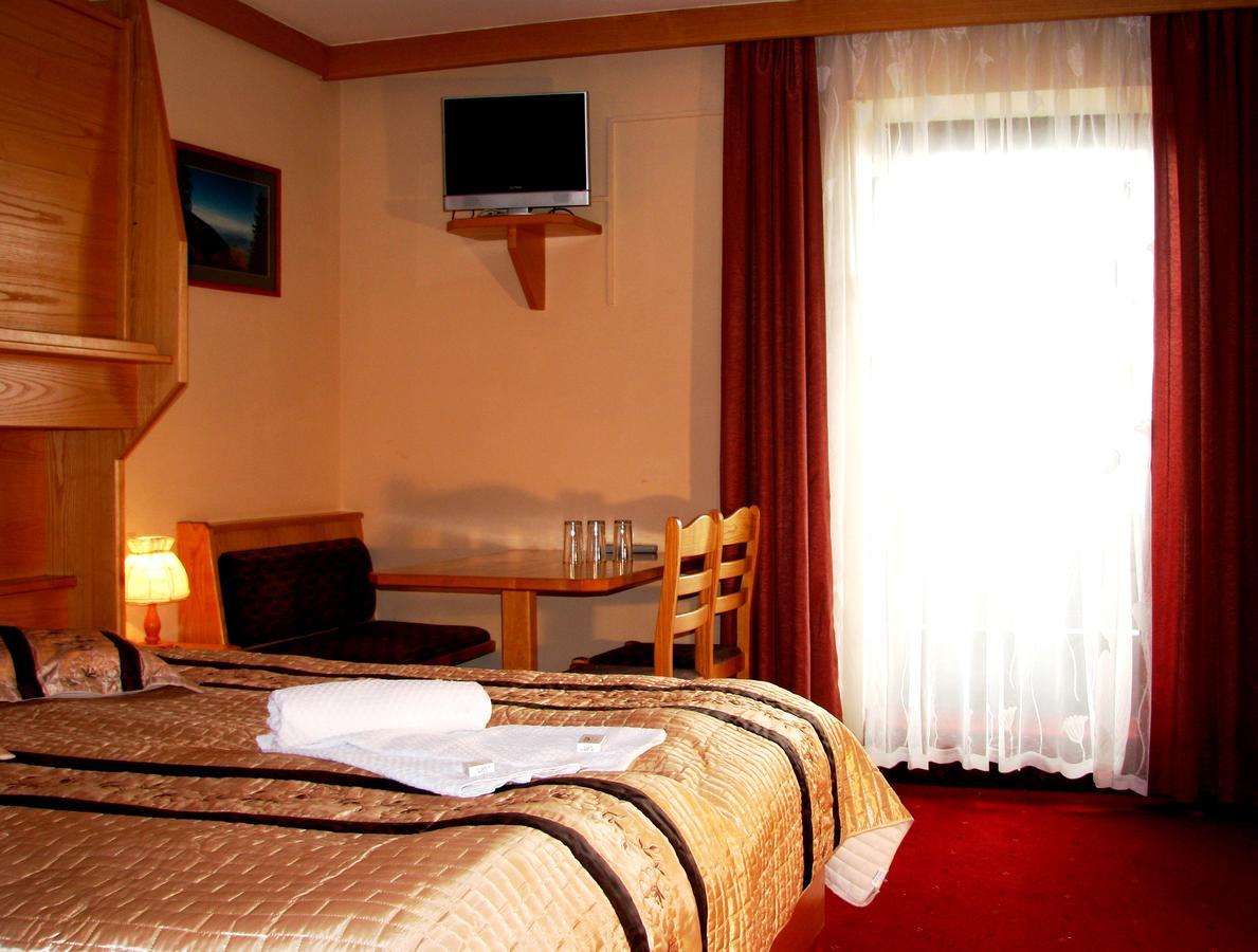 Hotel Alpinum Treffen Exterior photo