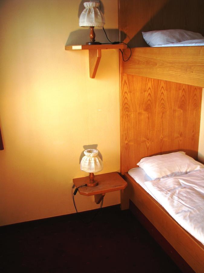 Hotel Alpinum Treffen Exterior photo