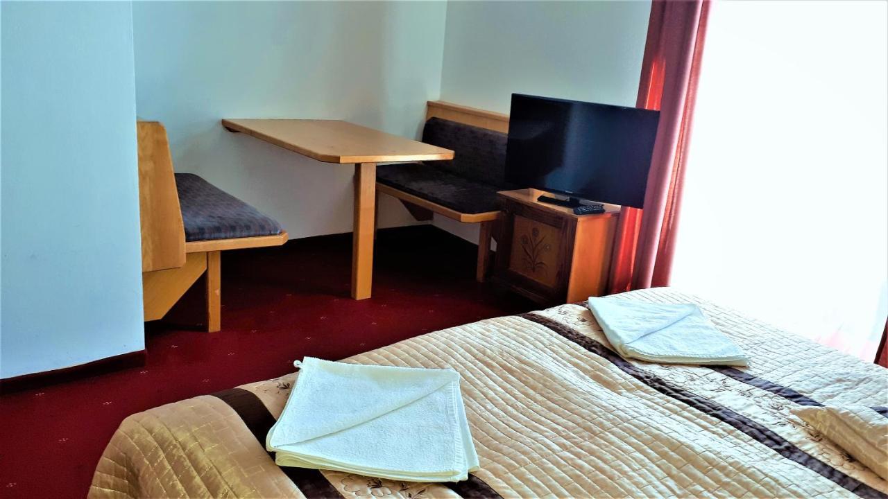 Hotel Alpinum Treffen Exterior photo